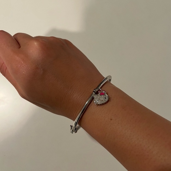 New) Hello Kitty Diamond Bangle Bracelet - Picture 3 of 6